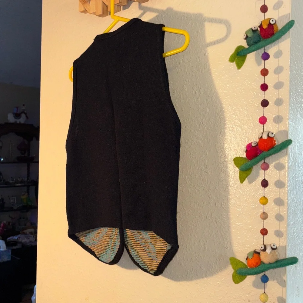 VINTAGE Fortune Knits Inc multicolor, unique pattern, brass button up knit V-n - Picture 8 of 8